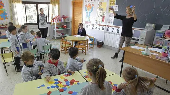 Alumnos de infantil del Colegio Cristo de la Yedra de Granada en una clase de matemáticas. 