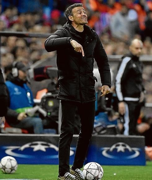 Luis Enrique da instrucciones. 