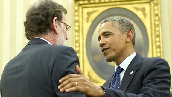 Obama da la bienvenida a Rajoy al Despacho Oval en enero de 2014. 