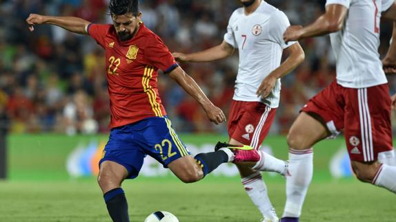 Nolito, disputando un partido con España. 