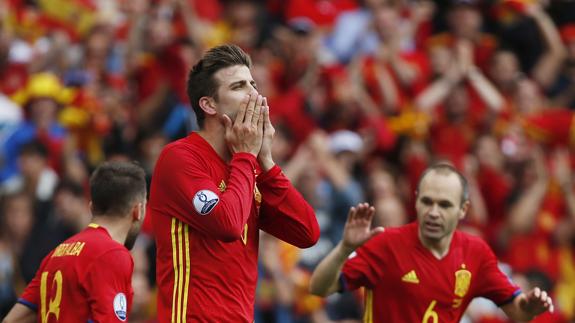 Piqué, durante el partido contra la República Checa. 