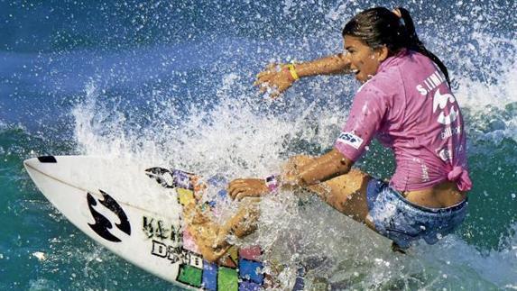La surfista Silvia Lima.