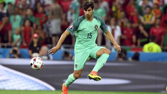 André Gomes, durante un partido con Portugal. 