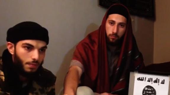 Los dos yihadistas de Normandía, en el vídeo en el que juran lealtad al Daesh.