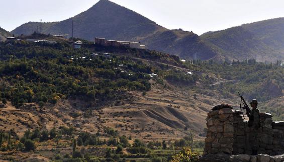 Un soldado turco monta guardia en la provincia de Hakkari, limítrofe con Irak e Irán.