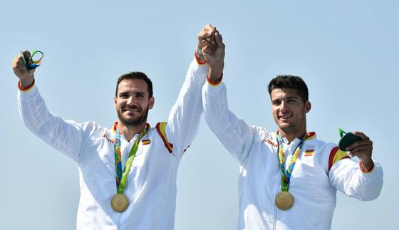 Saúl Craviotto y Cristian Toro, con el oro. 