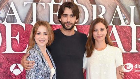 Silvia Abascal, Aitor Luna y Michelle Jenner; los tres protagonistas de 'La Catedral del Mar'.