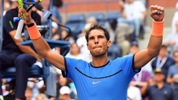 Rafa Nadal celebra su victoria ante Istomin.