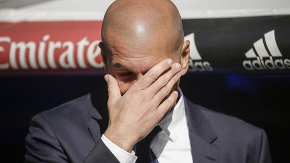Zidane se lamenta. 