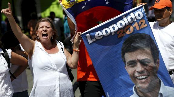 Una manifestante, en apoyo Leopoldo López.
