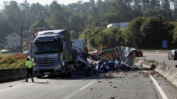 Accidente de un camión en Pontevedra.