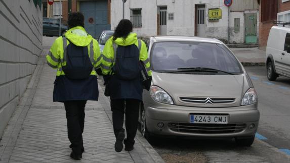 Un coche estacionado.