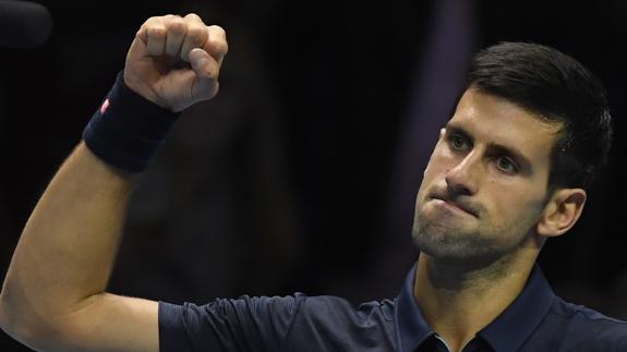 Djokovic celebra su pase a semifinales del Másters de Londres. 