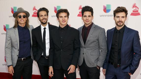 Los componentes de Dvicio, a su llegada a la gala.