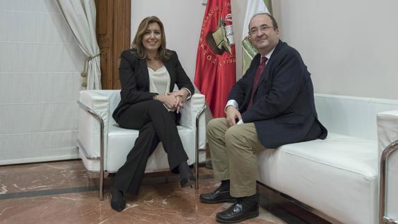 La presidenta andaluza, Susana Díaz, y el líder del PSC, Miquel Iceta (d).