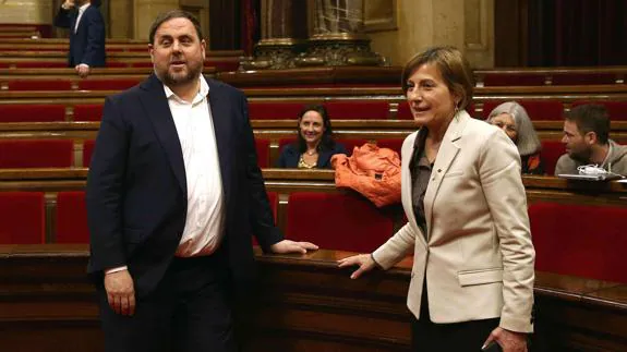 La presidenta del Parlament, Carme Forcadell, con Oriol Junqueras.