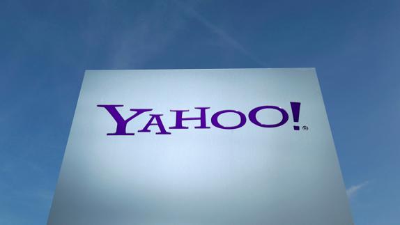 Logotipo de Yahoo en un edificio de Suiza. 