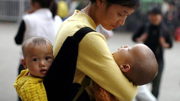 El fin de la política del hijo único dispara casi un 8% los nacimientos en China