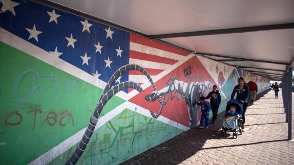 Un paso de peatones en la frontera entre México y EE UU.