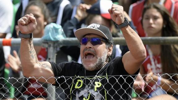 Maradona, en un partido de la Copa Davis. 