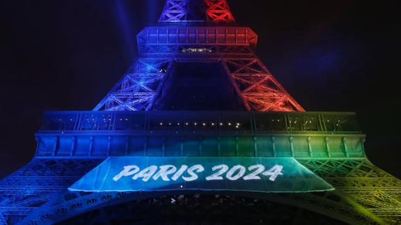 La Torre Eiffel luce el espíritu olímpico. 