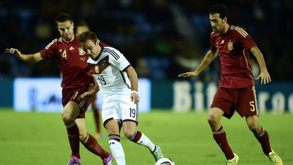 Azpilicueta, Gotze y Busquets en el duelo de Vigo