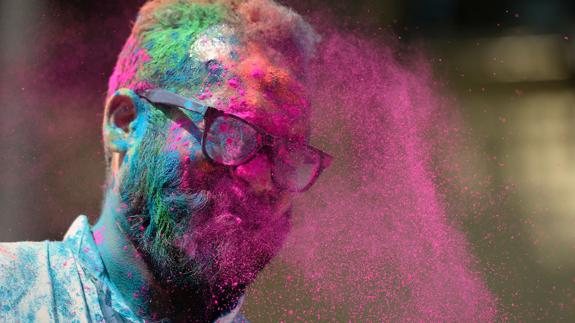 Un participante del Holi. 