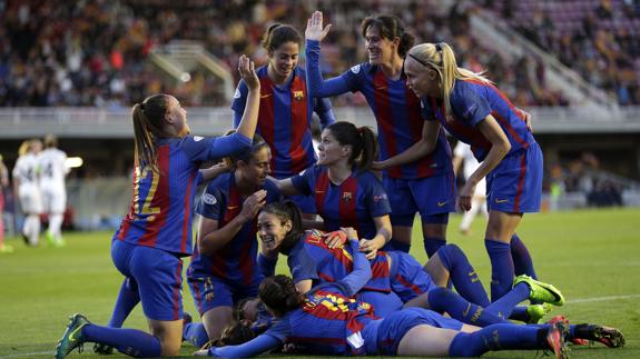 Las jugadoras del Barça celebran el gol de Jennifer Hermoso.