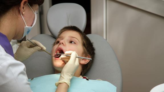 Niños estresados de día, rechinar de dientes por la noche