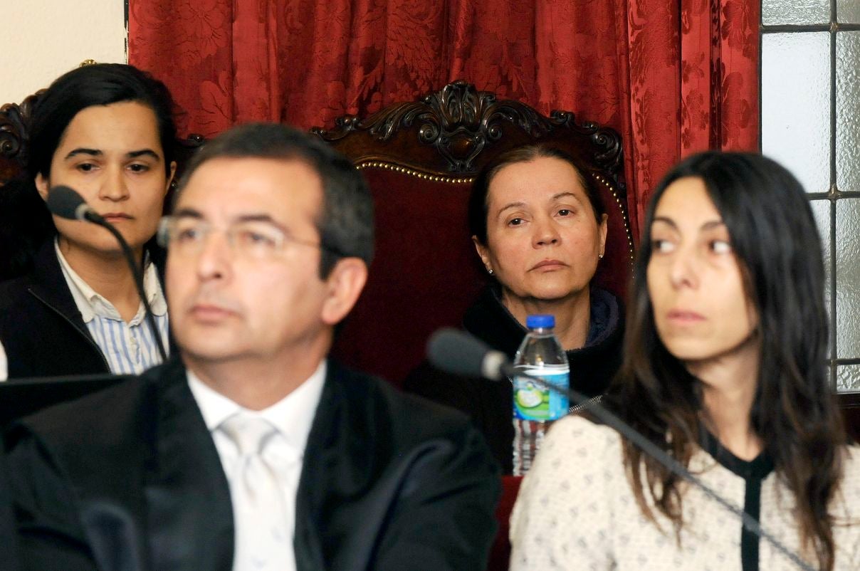 Triana Martínez, Montserrat González y Raquel Gago, durante el juicio.