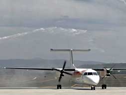 Llegada del avión de Air Nostrum,. / EFE