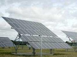 Placas solares en Villanueva de San Mancio. / CRISTINA R. VECINO