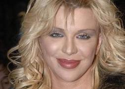 La estrafalaria cantante y la modelo son muy amigas. ::                             AP / REUTERS.