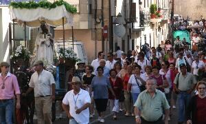 Los devotos acompañan a la Virgen en su recorrido por Ciudad Rodrigo/ S. G. R.