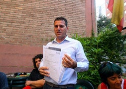El exalcalde de Cacabelos, Josá Manuel Sánchez, presenta las facturas que el Tribunal de Cuentas le exige