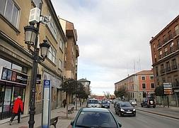 Una veintena de conductores se saltan cada día el semáforo de Hornos Caleros con el Paseo de la Estación