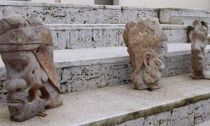 Esculturas de Lorenzo Duque, en el patio del Museo del Cerrato. / LUIS ANTONIO CURIEL