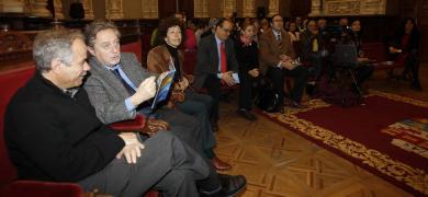 Francisco Rodríguez y Manuel Galiana conversan durante la proyección del documental en la Diputación de Palencia. / Merche de la Fuente