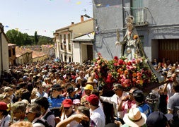 Los zamoranos desbordan La Hiniesta para arropar a su patrona