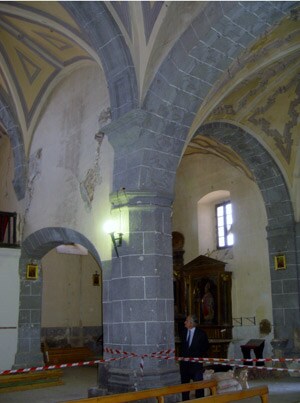 Algunos de los desperfectos en bóvedas y paramentos existentes en la iglesia de Santiago Apóstol de Alcazaren / Cruz Catalina