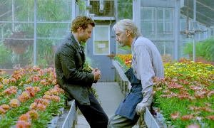 Bradley Cooper y Jeremy Irons en una escena de la película 'The Words'. EL NORTE