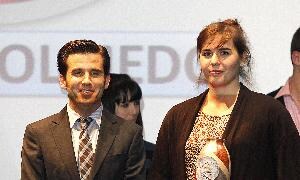 Sabina Asenjo en la XXI gala del Atletismo, celebrada en 2011, junto a Alfonso Lahuerta, director general de Deportes
