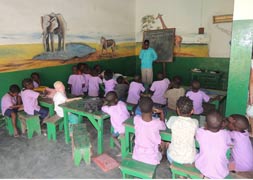 Niños de Pemba, en Mozambique, atendidos por la Fundación Semillas de Esperanza.