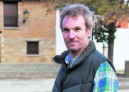 José Carlos Cavero, en la plaza donde se celebraban los festejos de Astudillo hasta 1975. / L. A. Curiel