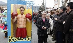 Participante en el desfile de Cebreros./ R. H.