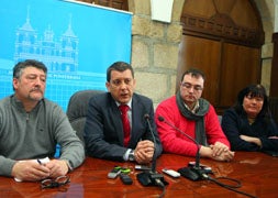 Ángel Calvo, Carlos López Riesco, Adrián Barbón y Ana Luisa Durán. / César Sánchez-Ical