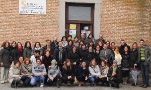 Foto de familia a la entrada del CRA Campos de Castilla en el primer encuentro de profesorado. / El Norte