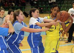 Final Mini femenina entre el Unami y el Aneja-Eresma. / R. Blanco