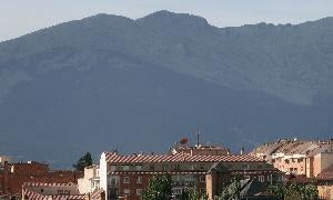 Vista de la sierra de Guadarrama desde la ciudad de Segovia. / A. DE TORRE