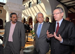 Carlos Aganzo, José Luis Concepción y Ruiz Gallardón. / Henar Sastre